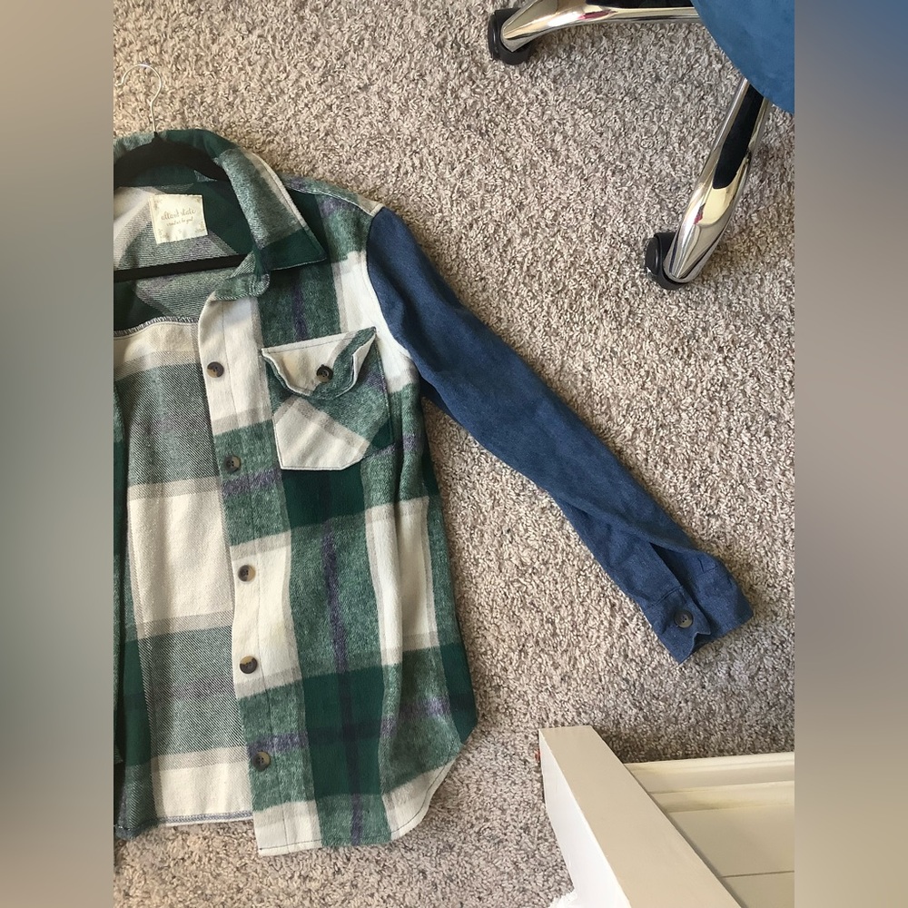 Altar’d State Flannel - Picture 4 of 15